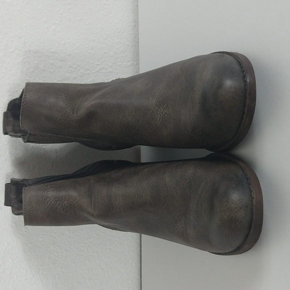 Not rated - Picture 2 of 7